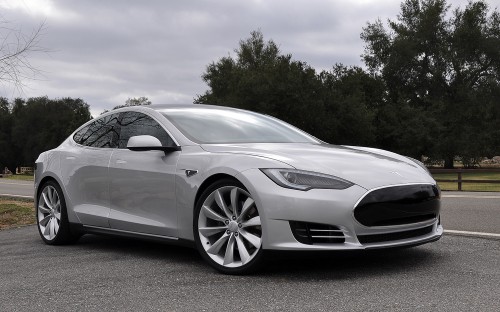 2012-Tesla-Model-S-passengers-side-front-three-quarters